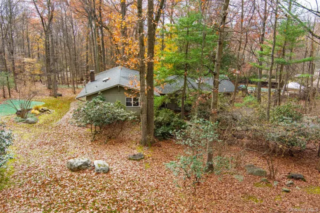 $899,000 | 11 Charnwood Drive, Montebello, NY 10901