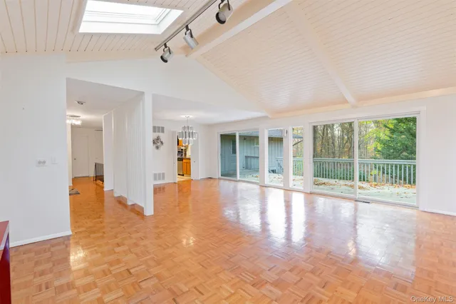 $899,000 | 11 Charnwood Drive, Montebello, NY 10901