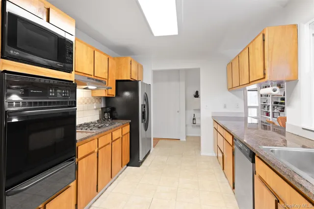 $899,000 | 11 Charnwood Drive, Montebello, NY 10901