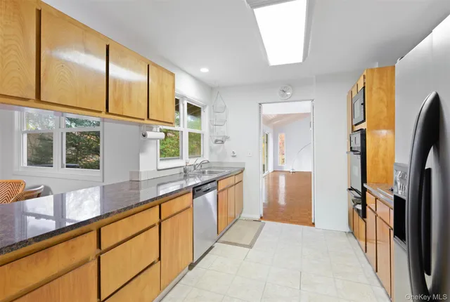 $899,000 | 11 Charnwood Drive, Montebello, NY 10901