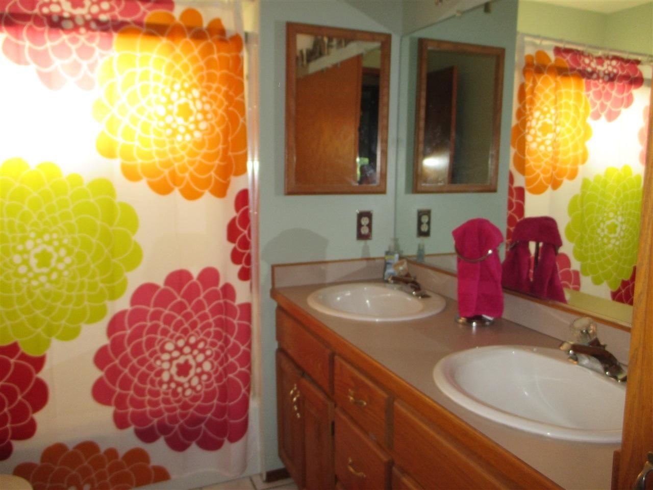 5248 Deland Road Flushing, MI 48433 - Photo 9 of 14 21485749-8.JPG