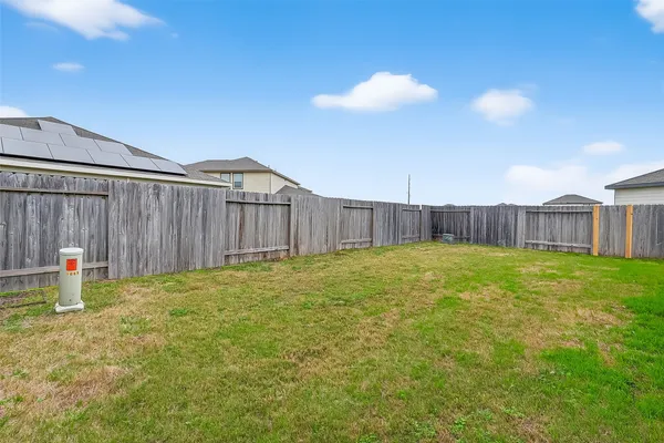 $2,000 | 1065 Long Bay Court, Brookshire, TX 77423