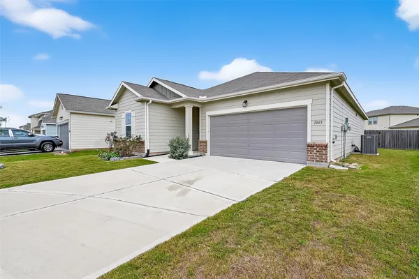 $2,000 | 1065 Long Bay Court, Brookshire, TX 77423
