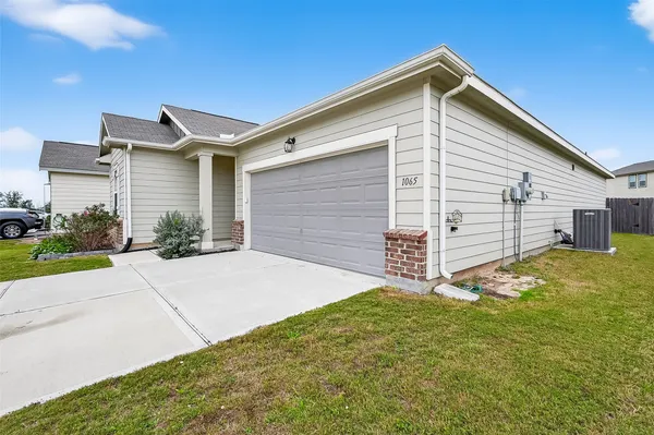$2,000 | 1065 Long Bay Court, Brookshire, TX 77423