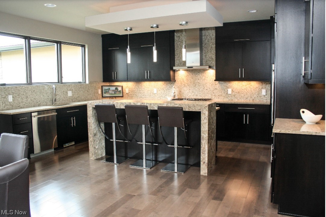 2300 Rivers Edge Drive Willoughby, OH 44094 - Photo 6 of 29 Custom Kitchen with Thermador appliances & Cambria Quartz Countertops