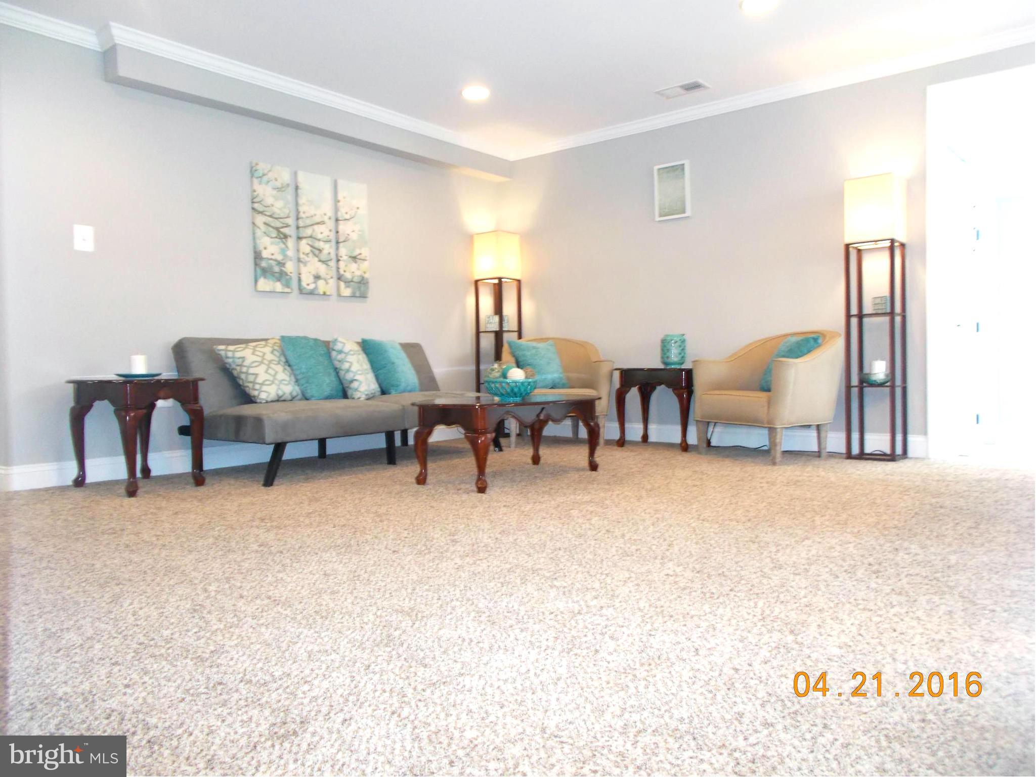2418 Alma Road Baltimore, MD 21227 - Photo 3 of 25 Family Room