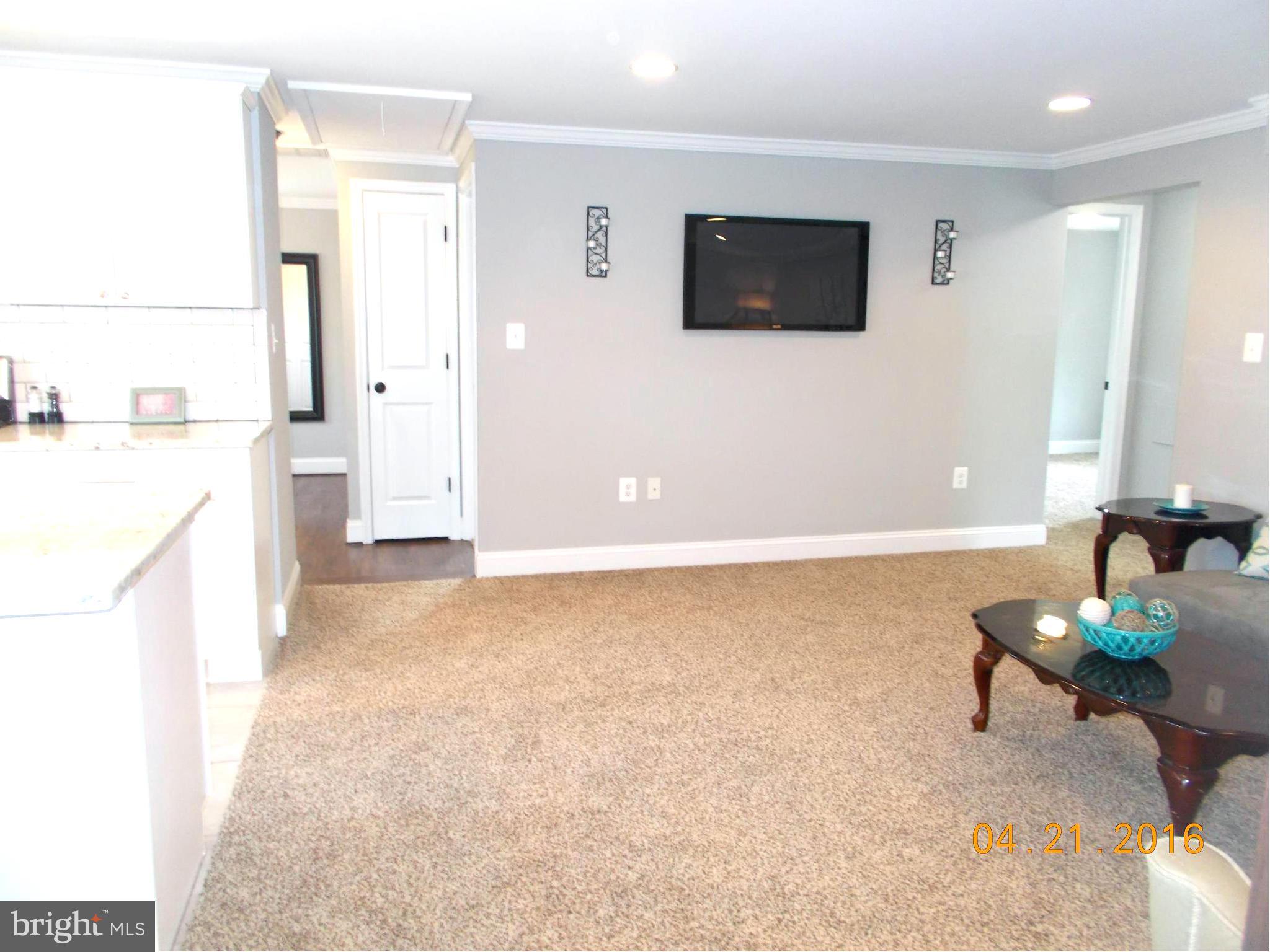 2418 Alma Road Baltimore, MD 21227 - Photo 4 of 25 Family Room