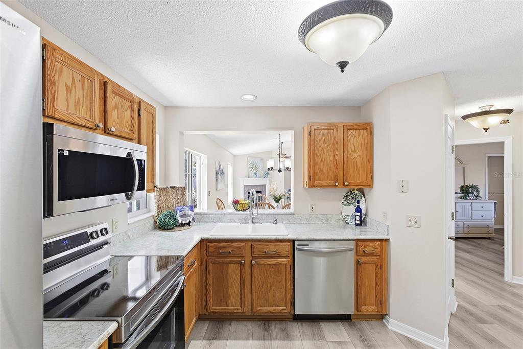 1828 Marquez Loop Lady Lake, FL 32159 - Photo 3 of 36