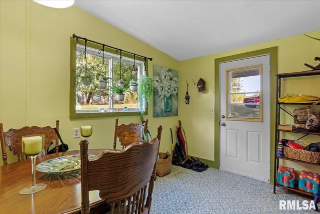 $199,900 | 5765 Mansion Road, Chatham, IL 62629