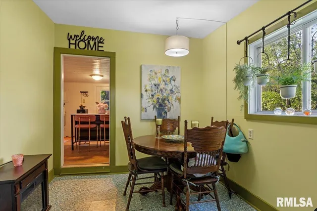 $199,900 | 5765 Mansion Road, Chatham, IL 62629