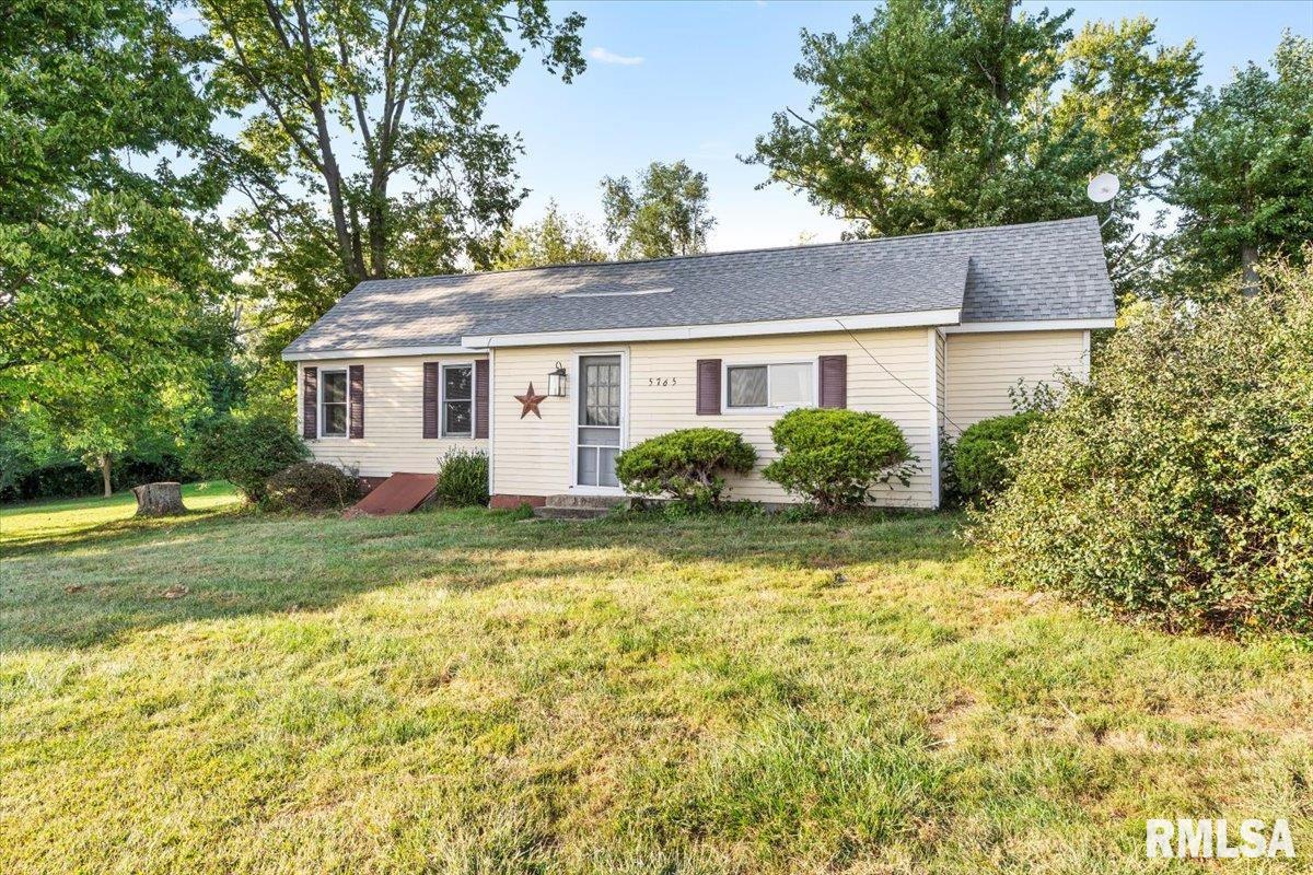 5765 Mansion Road Chatham, IL 62629 - Photo 2 of 29