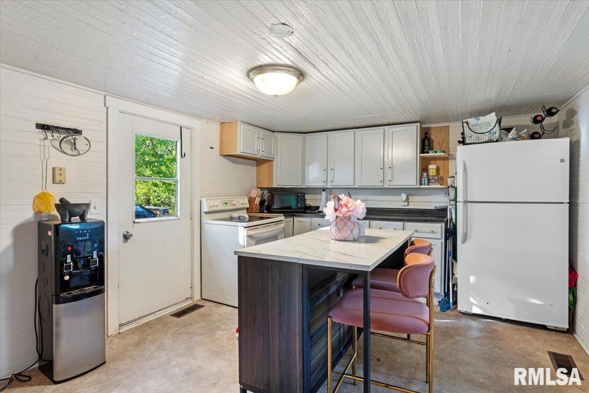 5765 Mansion Road Chatham, IL 62629 - Photo 8 of 29