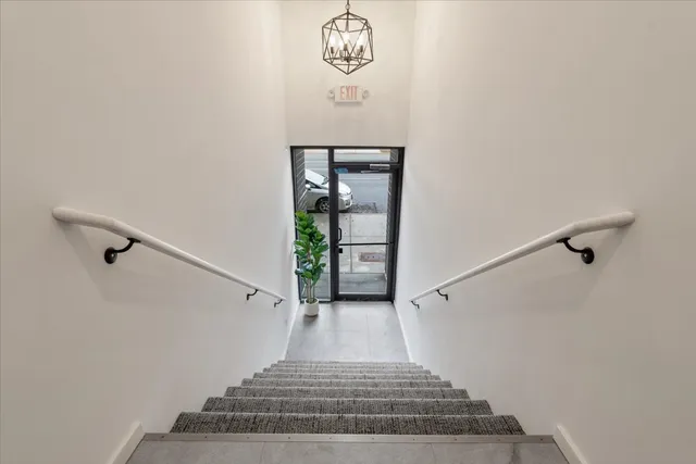 $560,000 | 5830 North Lincoln Avenue, Unit 2W, Chicago, IL 60659