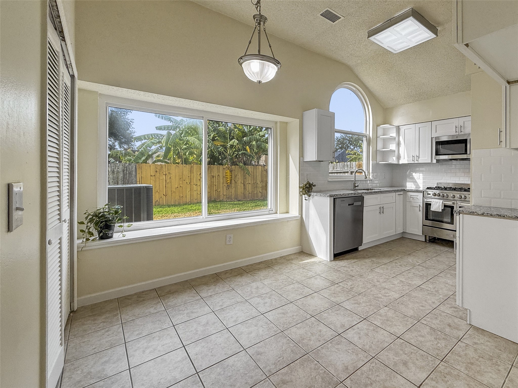 13635 Repa Lane Houston, TX 77014 - Photo 19 of 50 Welcome to this beautiful, spacious and cozy kitchen and breakfast area, with ample natural light.