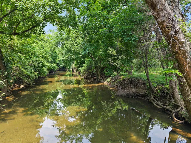 a view of a tennis court