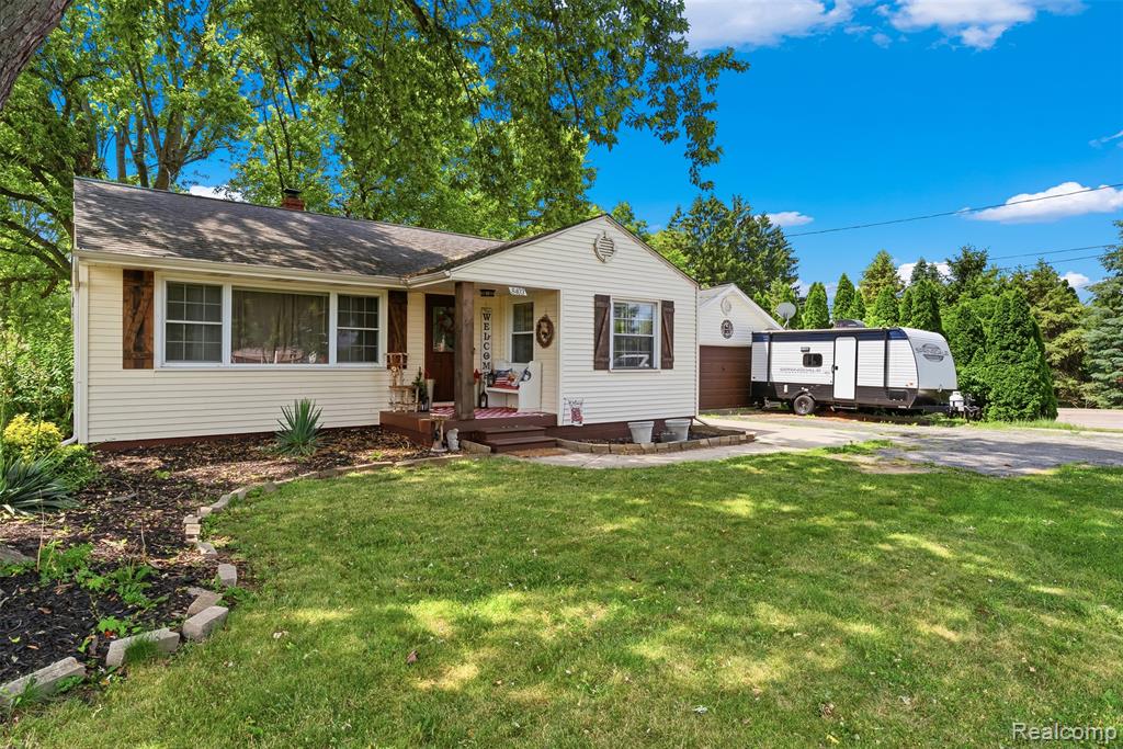 8403 Miller Road Swartz Creek, MI 48473 - Photo 5 of 37