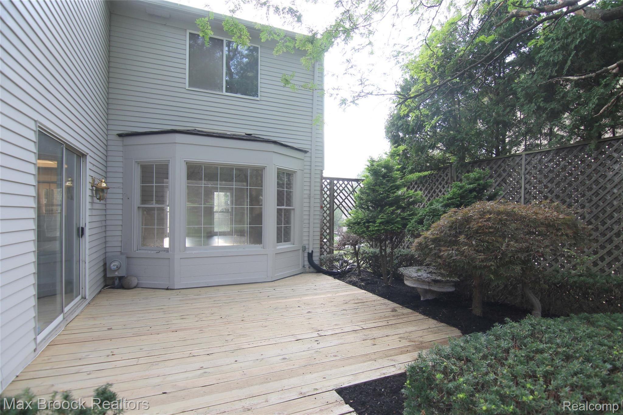37206 Chesapeake Road Farmington, MI 48335 - Photo 24 of 31 Private Deck
