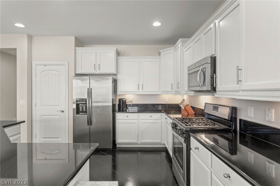 6938 Motley Road Las Vegas, NV 89178 - Photo 7 of 34 Gallery Image 7