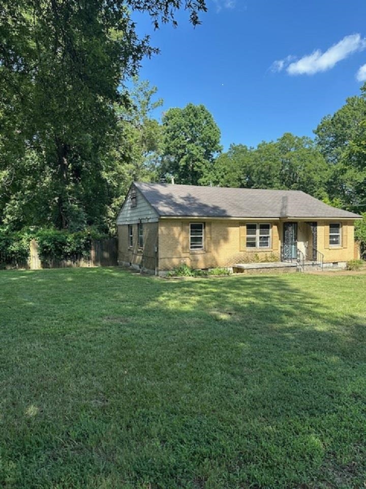 4094 Grantham Road Memphis, TN 38109 - Photo 2 of 13 a front view of a house with a garden
