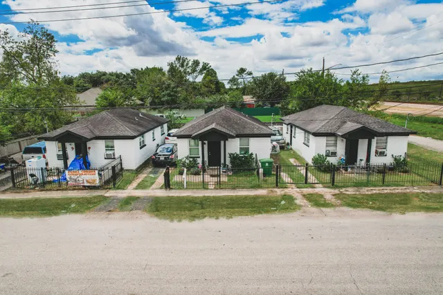 $299,990 | 1715 New Mexico Street, Houston, TX 77029