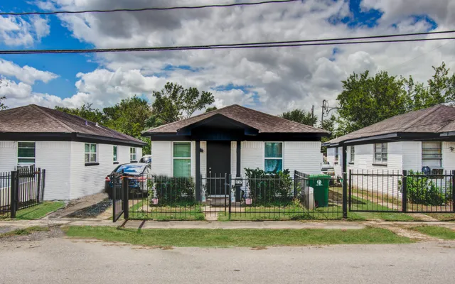 $299,990 | 1715 New Mexico Street, Houston, TX 77029
