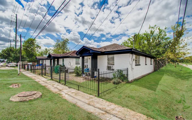 $299,990 | 1715 New Mexico Street, Houston, TX 77029