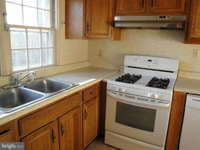 800 Olmstead Road Baltimore, MD 21208 - Photo 11 of 23 Kitchen