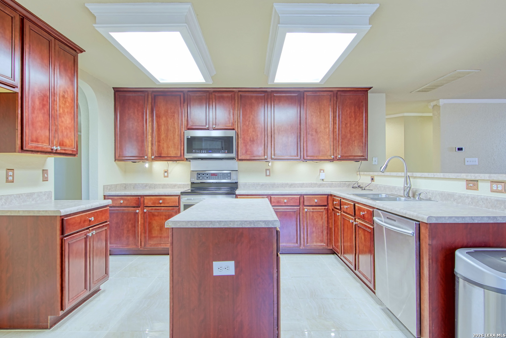 9008 Privilege Point Converse, TX 78109 - Photo 11 of 43