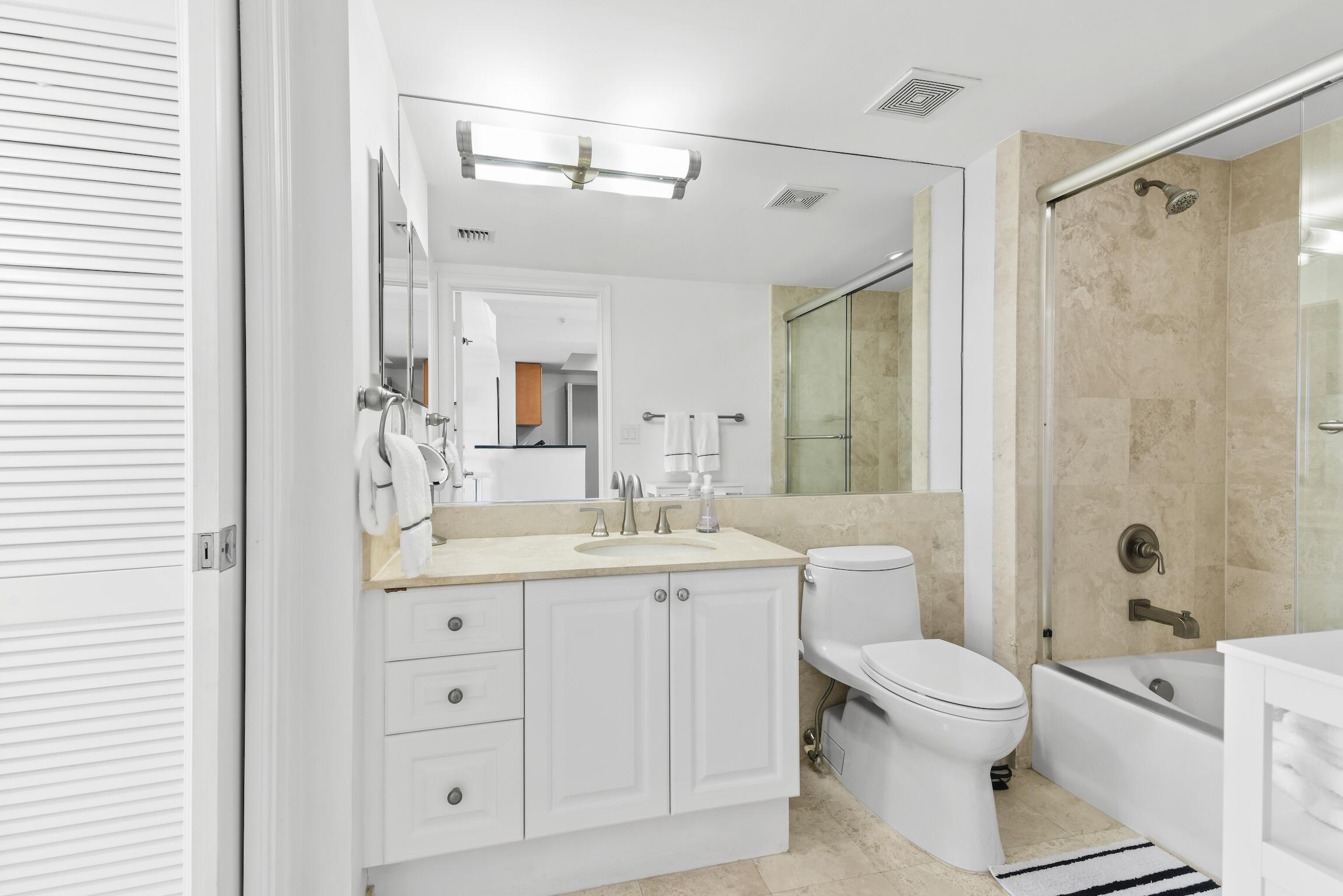 99 Southeast Mizner Boulevard, Unit 813 Boca Raton, FL 33432 - Photo 16 of 43 Bathroom