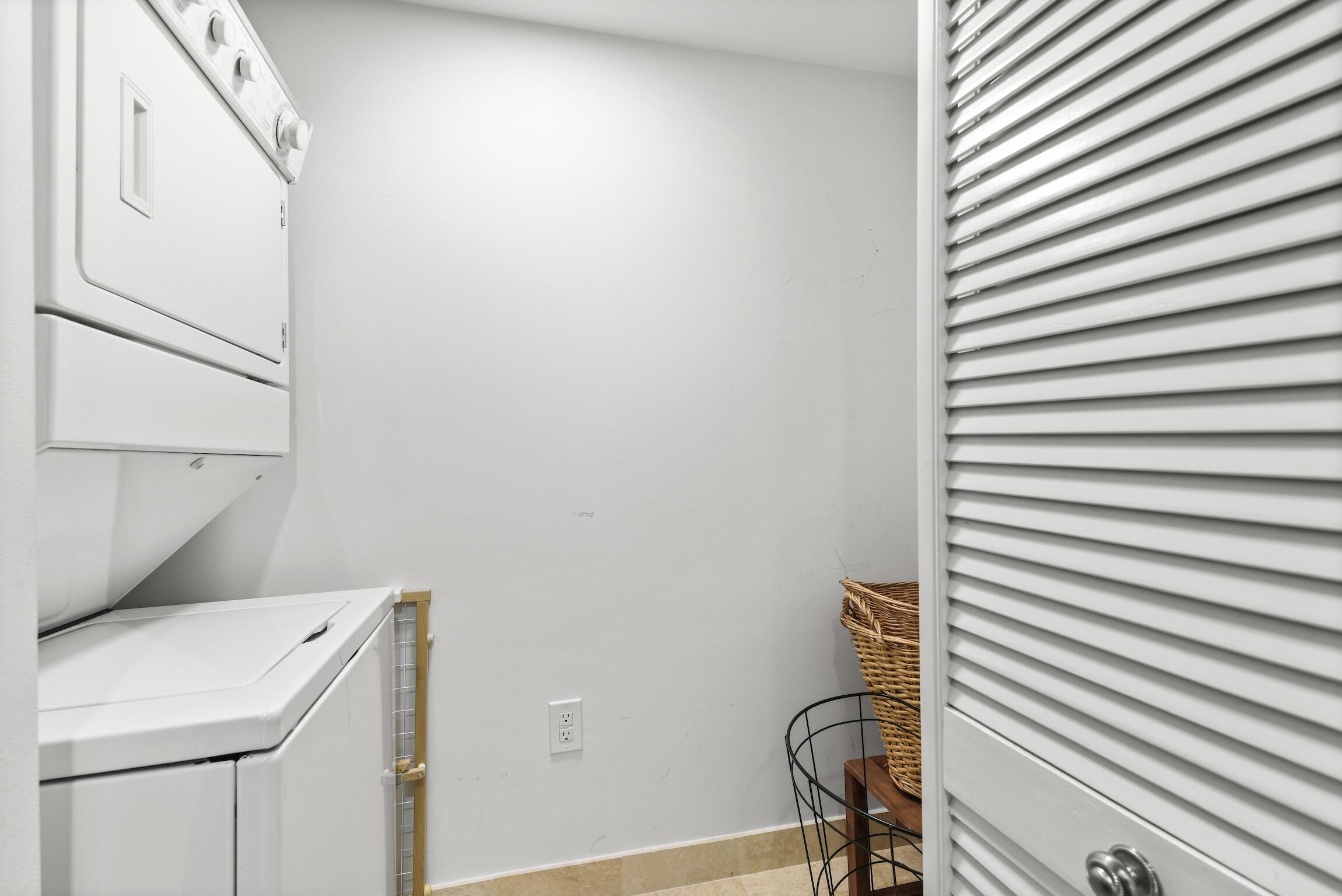 99 Southeast Mizner Boulevard, Unit 813 Boca Raton, FL 33432 - Photo 24 of 43 Laundry