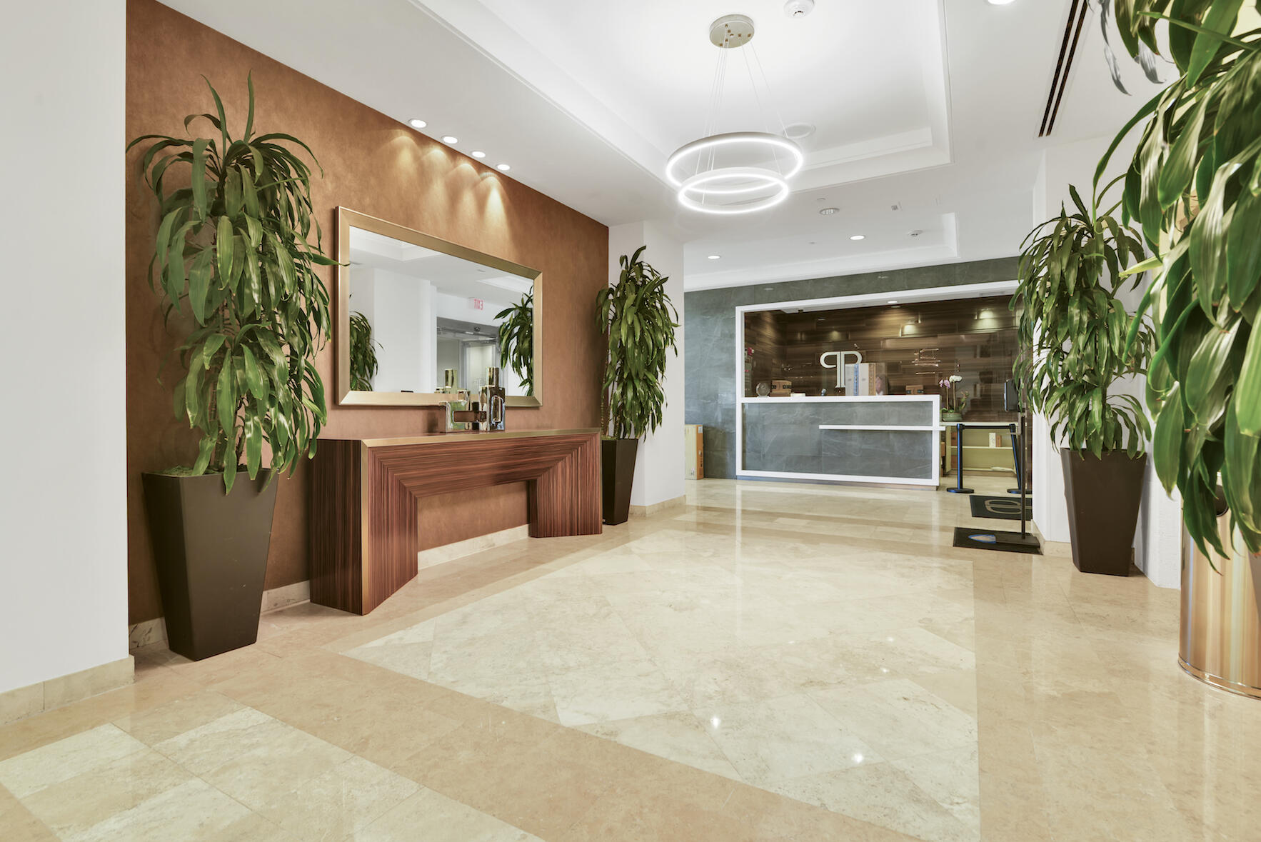 99 Southeast Mizner Boulevard, Unit 813 Boca Raton, FL 33432 - Photo 27 of 43 FRONT DESK/ELEVATORS