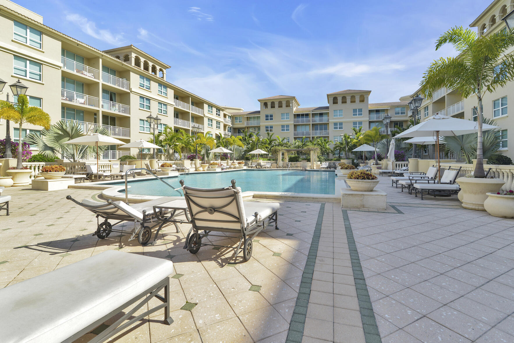 99 Southeast Mizner Boulevard, Unit 813 Boca Raton, FL 33432 - Photo 31 of 43 POOL AREA