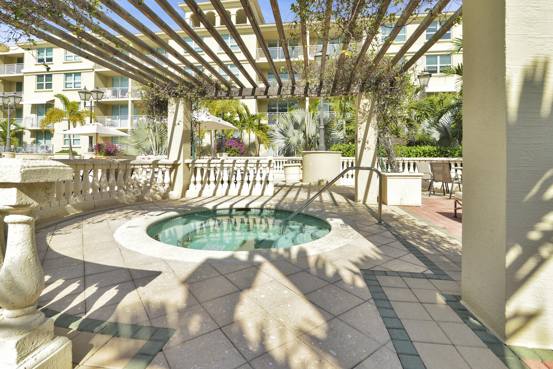 99 Southeast Mizner Boulevard, Unit 813 Boca Raton, FL 33432 - Photo 32 of 43 HOT TUB