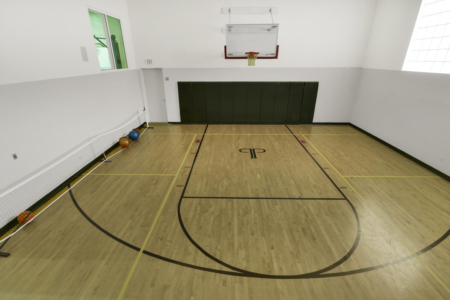 99 Southeast Mizner Boulevard, Unit 813 Boca Raton, FL 33432 - Photo 38 of 43 INDOORS BASKETBALL