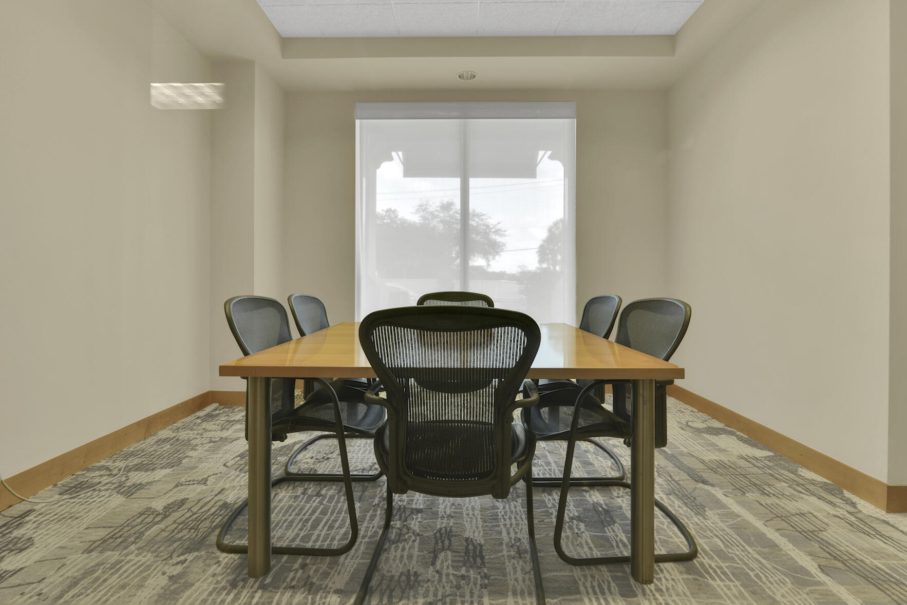 99 Southeast Mizner Boulevard, Unit 813 Boca Raton, FL 33432 - Photo 39 of 43 CONFERENCE ROOM