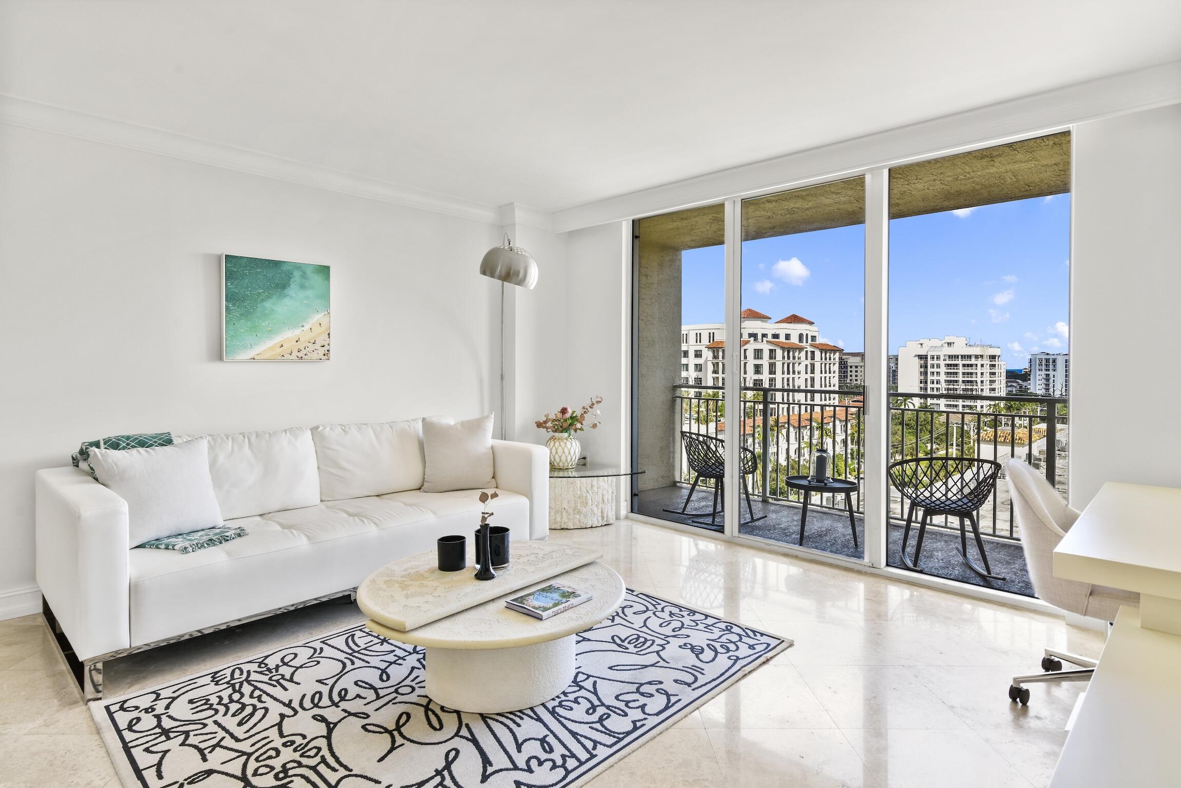 99 Southeast Mizner Boulevard, Unit 813 Boca Raton, FL 33432 - Photo 6 of 43 Living Room