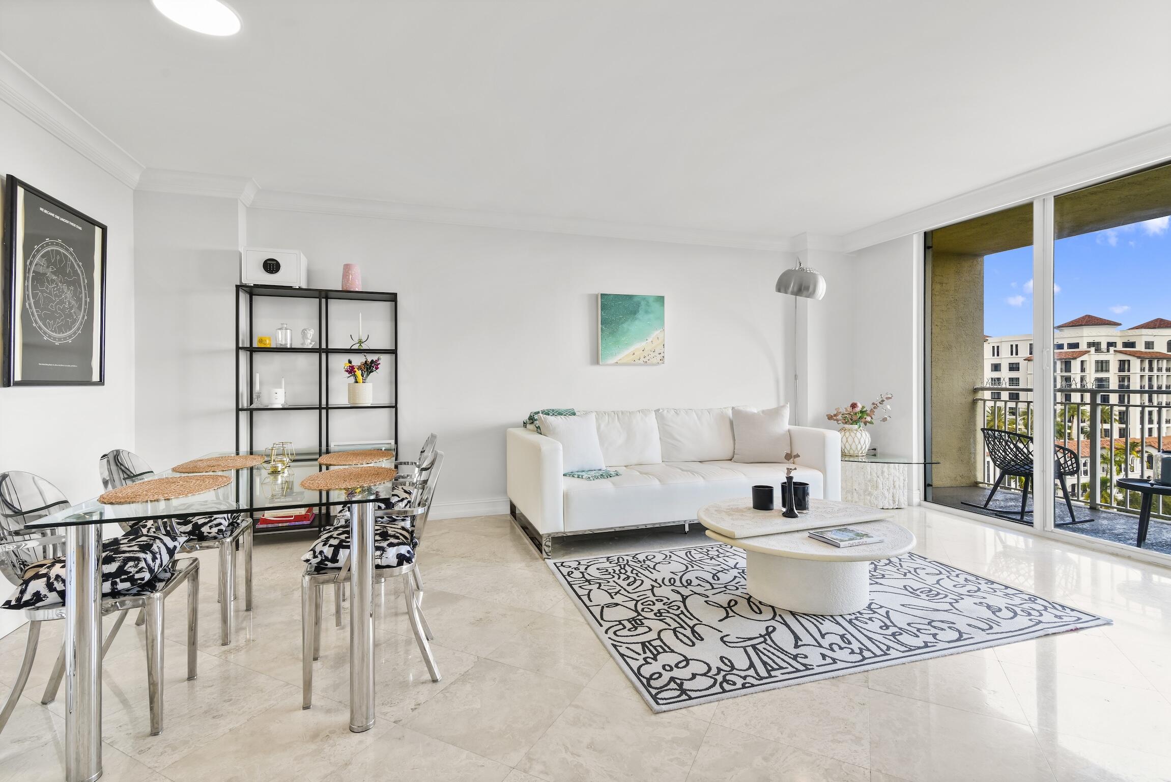 99 Southeast Mizner Boulevard, Unit 813 Boca Raton, FL 33432 - Photo 7 of 43 Living Room