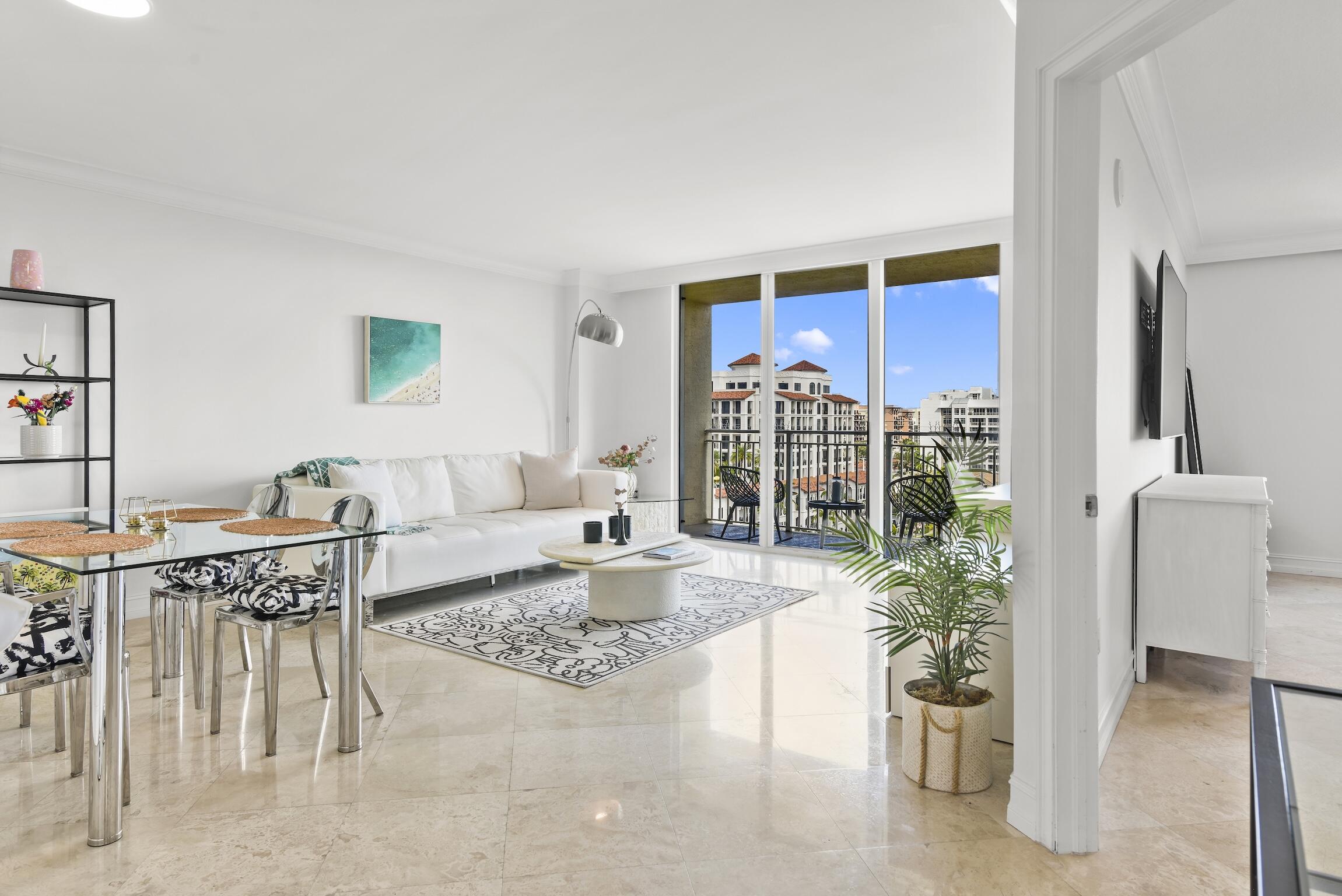 99 Southeast Mizner Boulevard, Unit 813 Boca Raton, FL 33432 - Photo 9 of 43 Living / Dining Room