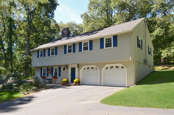 8 Andrews Road Topsfield, MA 01983 - Photo 2 of 28 Gallery Image 2