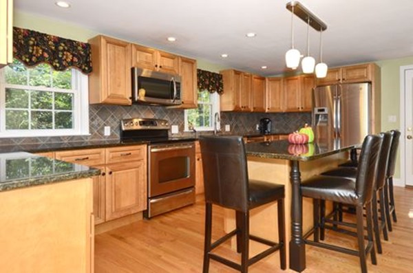 8 Andrews Road Topsfield, MA 01983 - Photo 4 of 28 Gallery Image 4