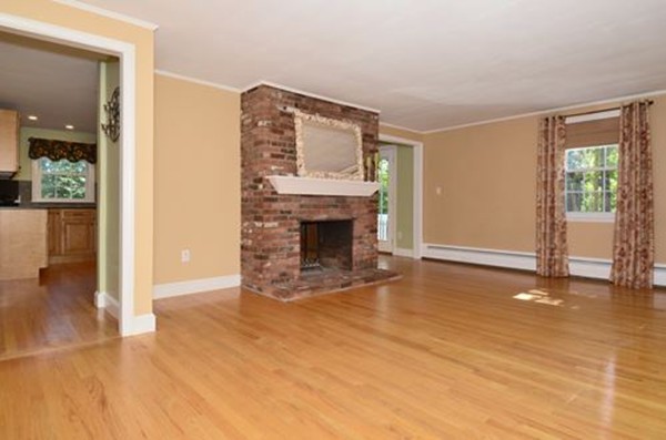 8 Andrews Road Topsfield, MA 01983 - Photo 9 of 28 Gallery Image 9