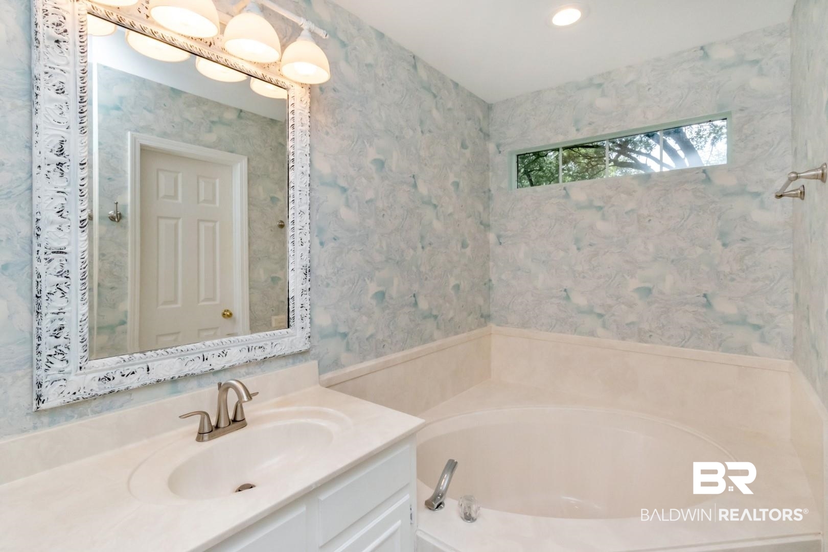 1071 Southern Way Court Mobile, AL 36609 - Photo 20 of 44 Master Bathroom