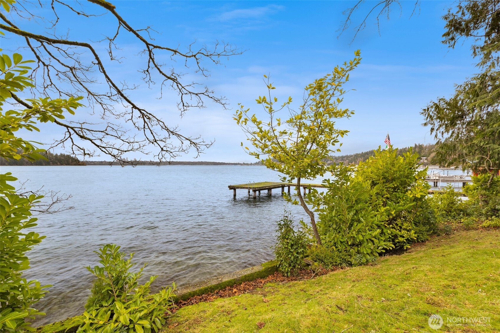 5265 West Mercer Way Mercer Island, WA 98040 - Photo 12 of 40
