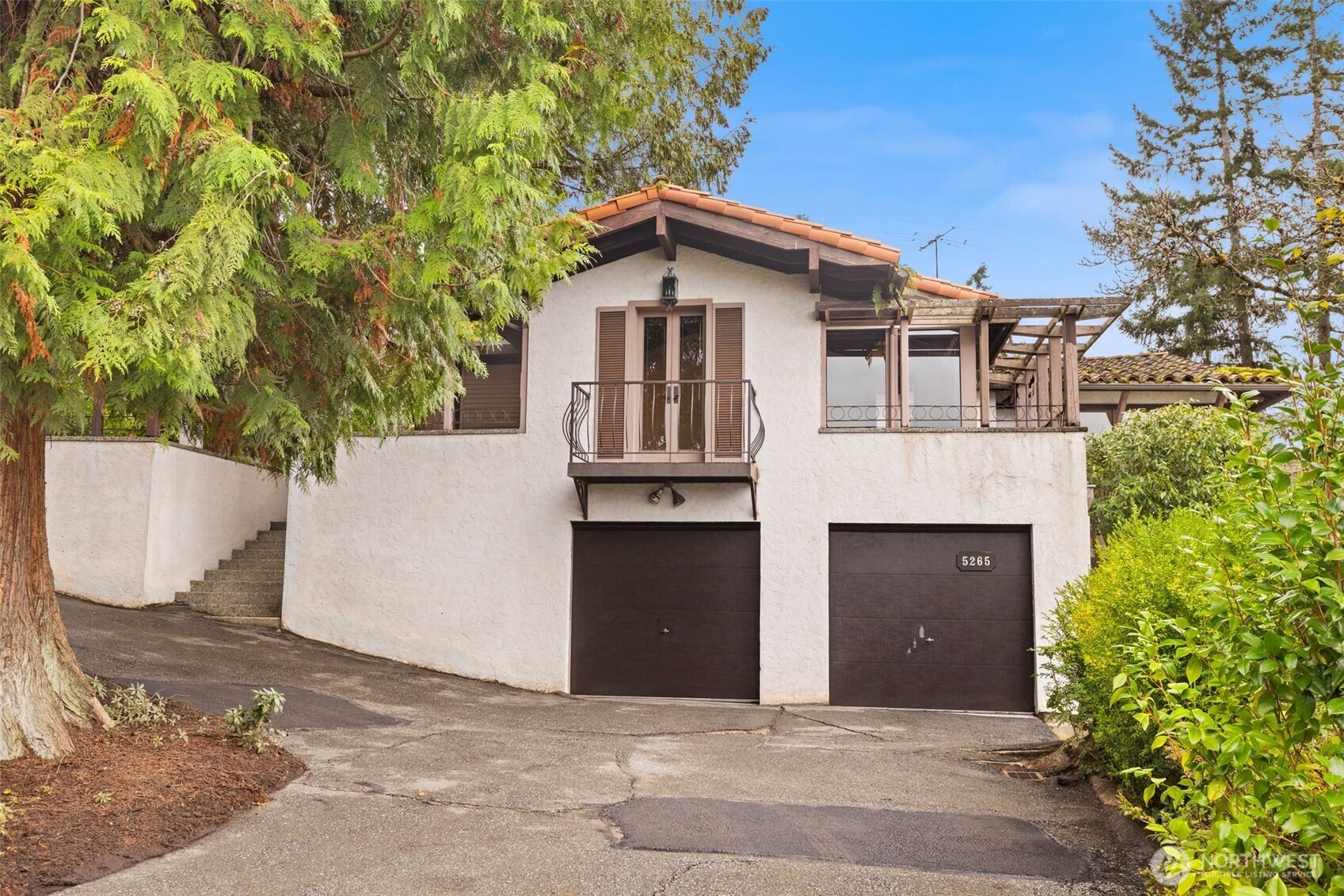 5265 West Mercer Way Mercer Island, WA 98040 - Photo 2 of 40