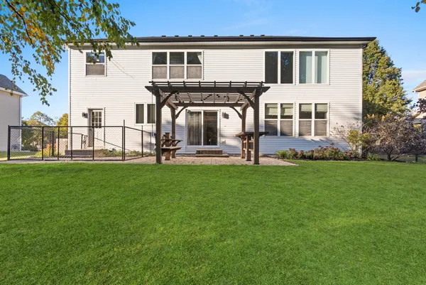 $619,900 | 517 Meadowwood Lane, Oswego, IL 60543