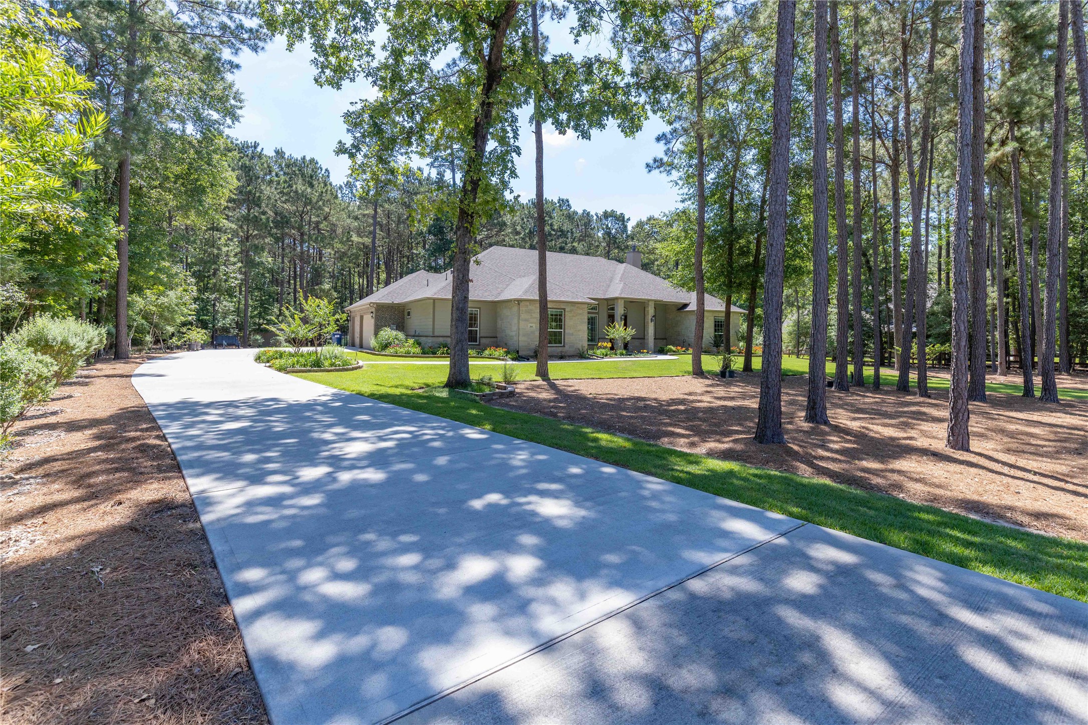 166 Rim Rock Road Huntsville, TX 77340 - Photo 2 of 50