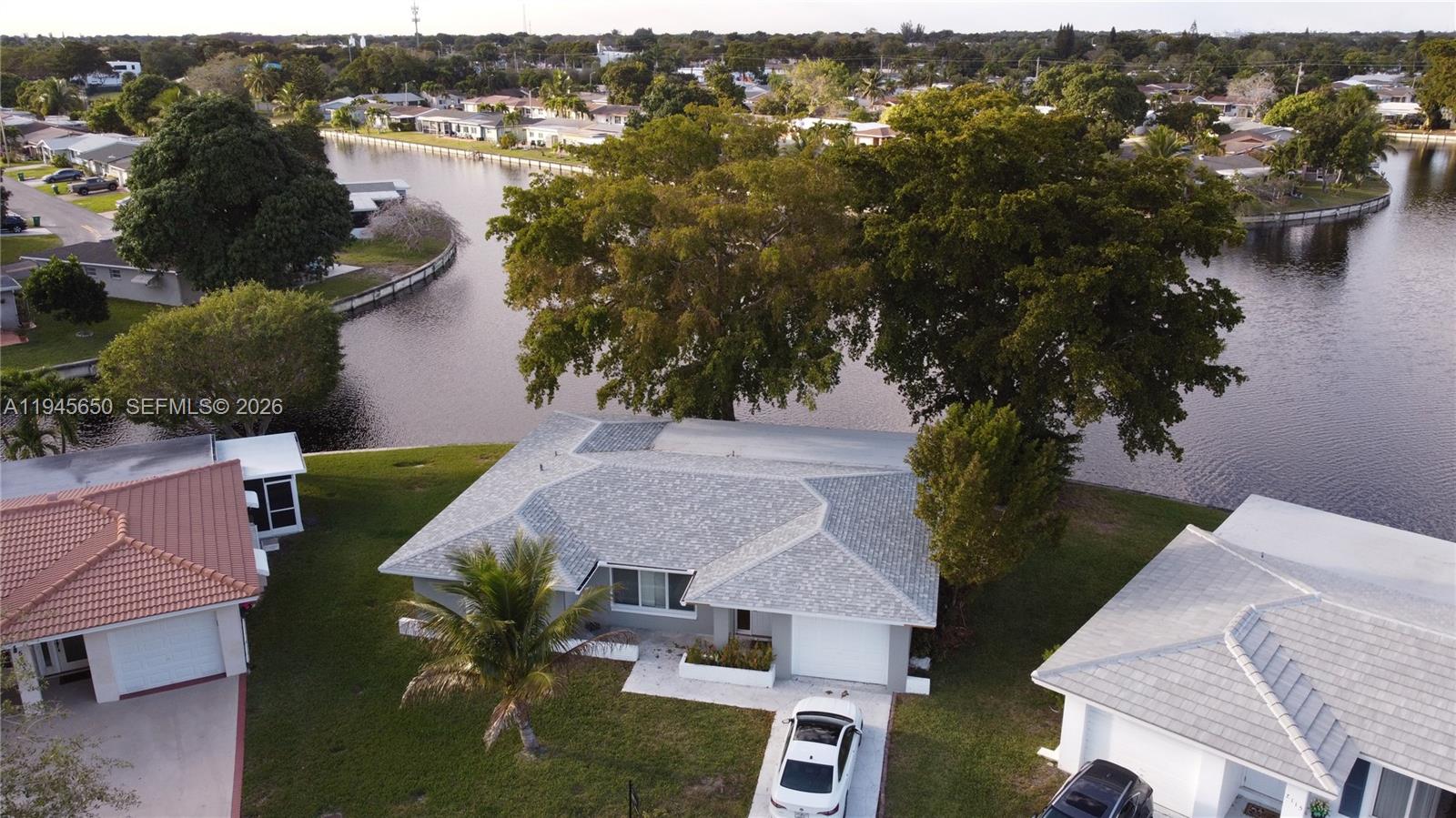 an aerial view of a house with outdoor space and lake view