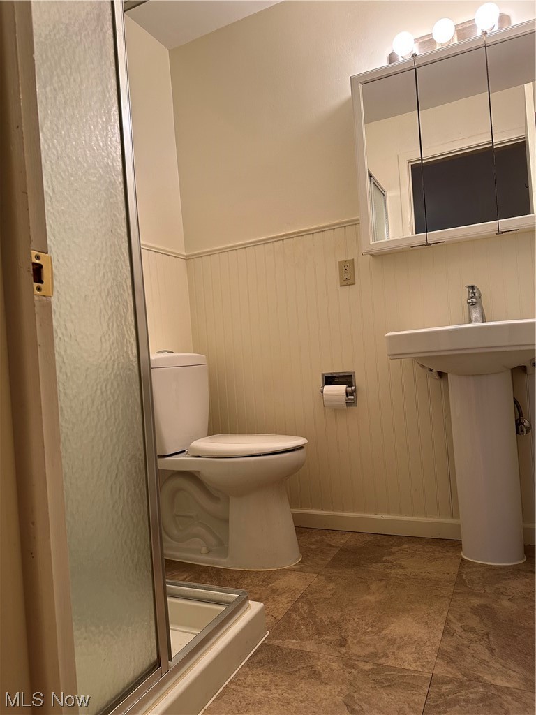 523 Harris Road Cleveland, OH 44143 - Photo 15 of 21 Master Bathroom