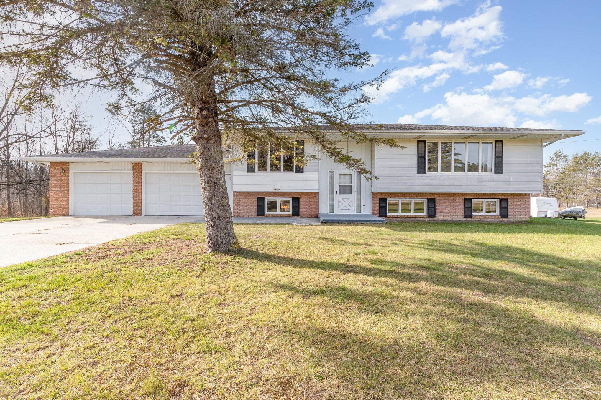 3532 South 10 Mile Road Breckenridge, MI 48615 - Photo 1 of 33