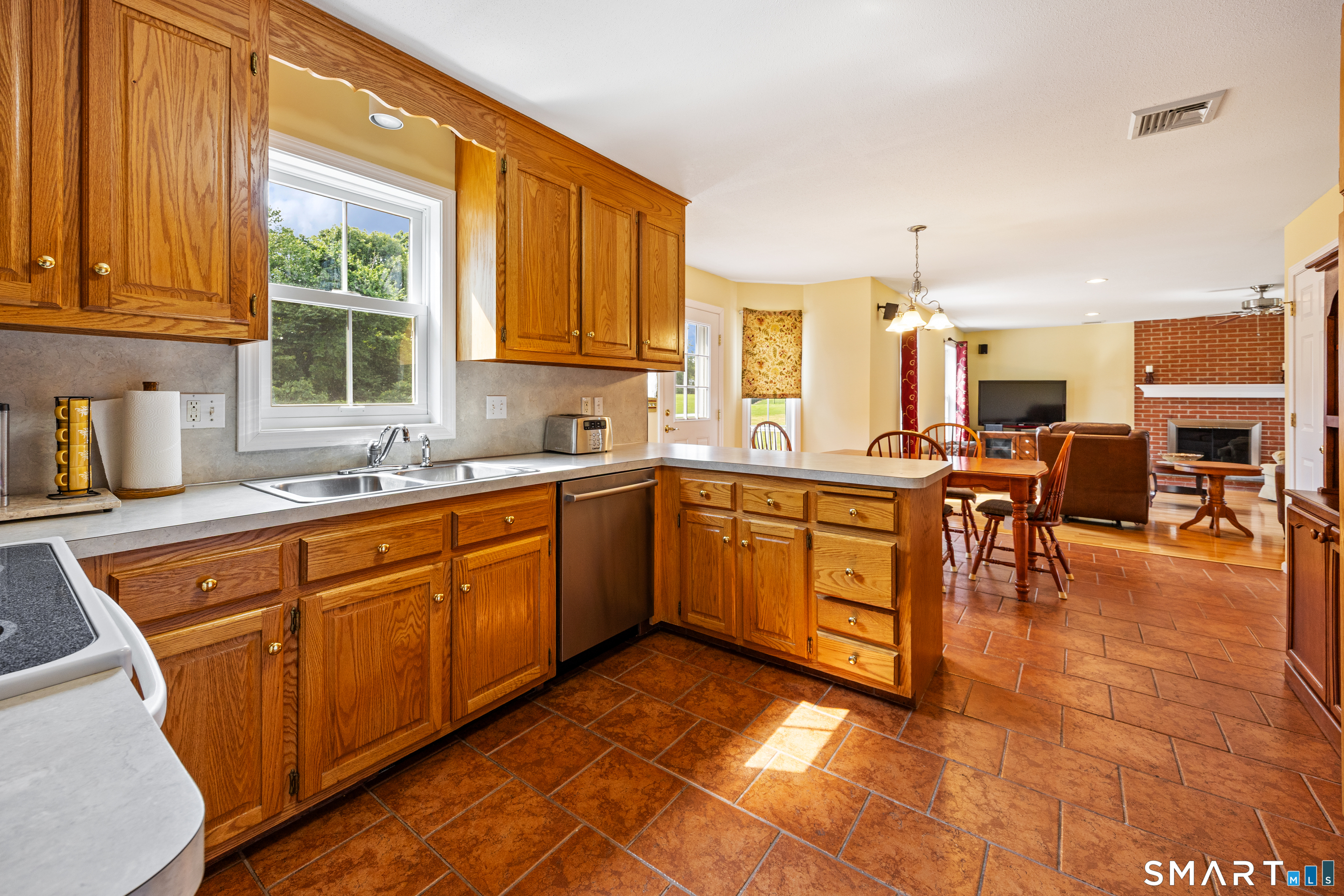 39 Old Farm Road Plymouth, CT 06786 - Photo 12 of 38